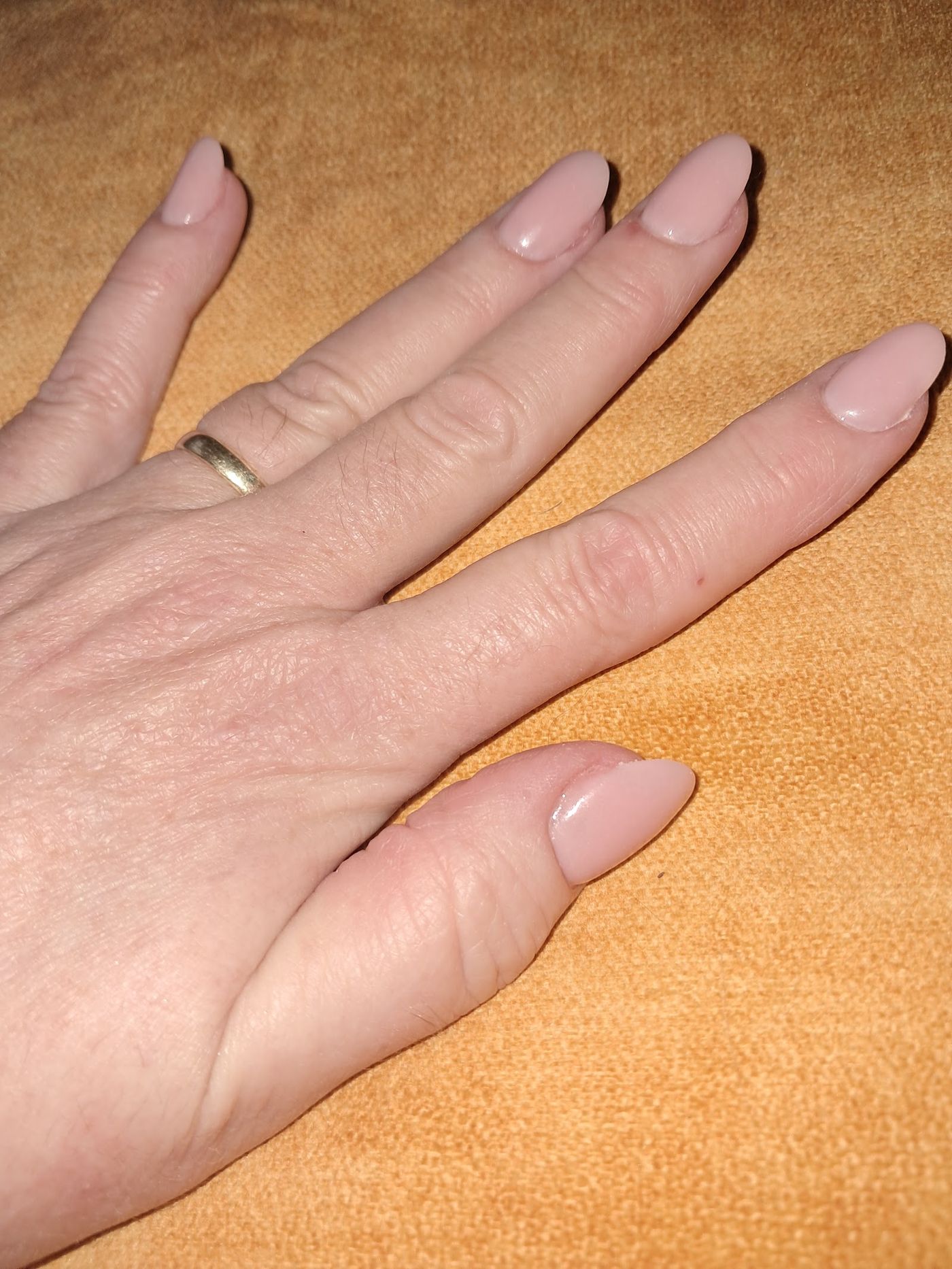 Nude amandelnagels